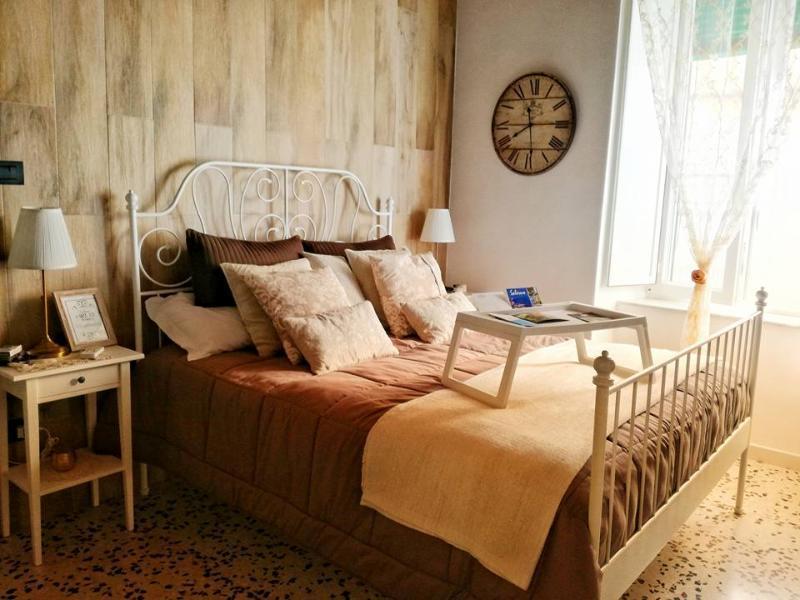 Elegant B&B - Il Vicolo Storico Salerno Eksteriør billede