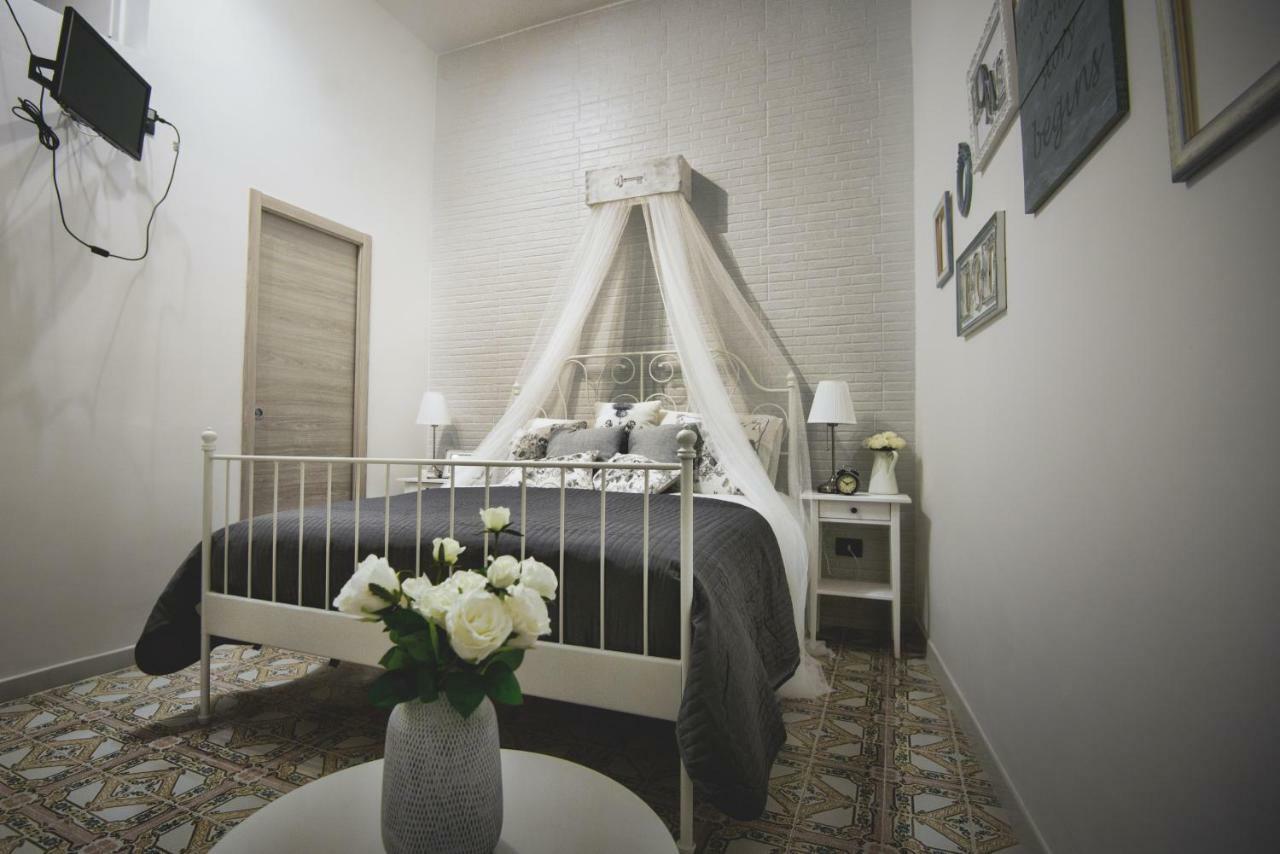 Elegant B&B - Il Vicolo Storico Salerno Eksteriør billede