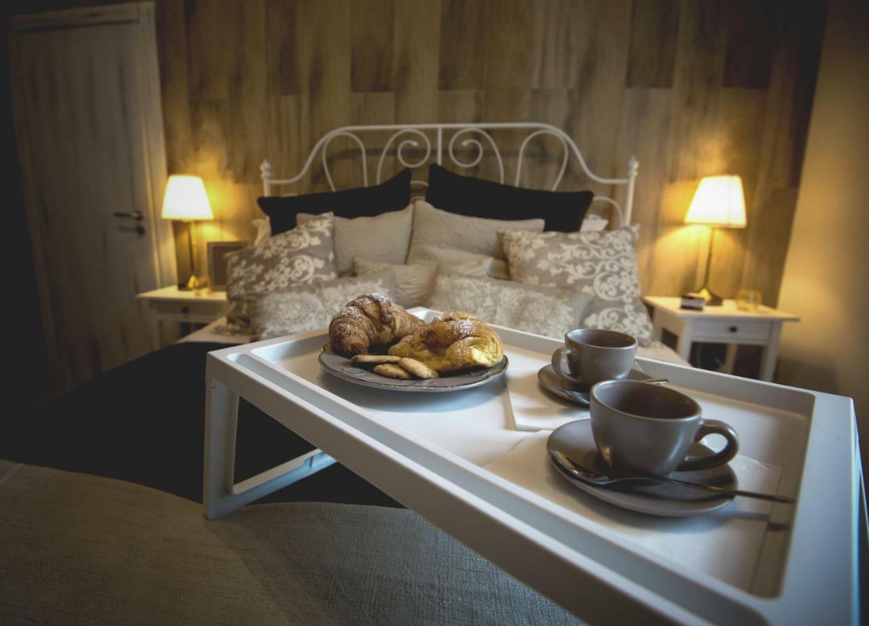 Elegant B&B - Il Vicolo Storico Salerno Eksteriør billede