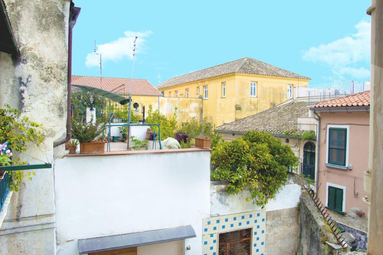 Elegant B&B - Il Vicolo Storico Salerno Eksteriør billede