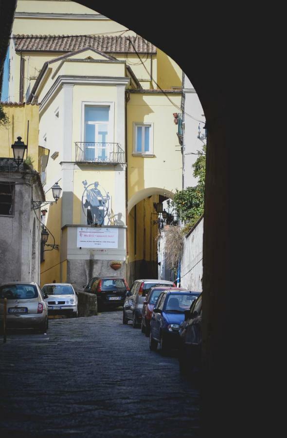 Elegant B&B - Il Vicolo Storico Salerno Eksteriør billede