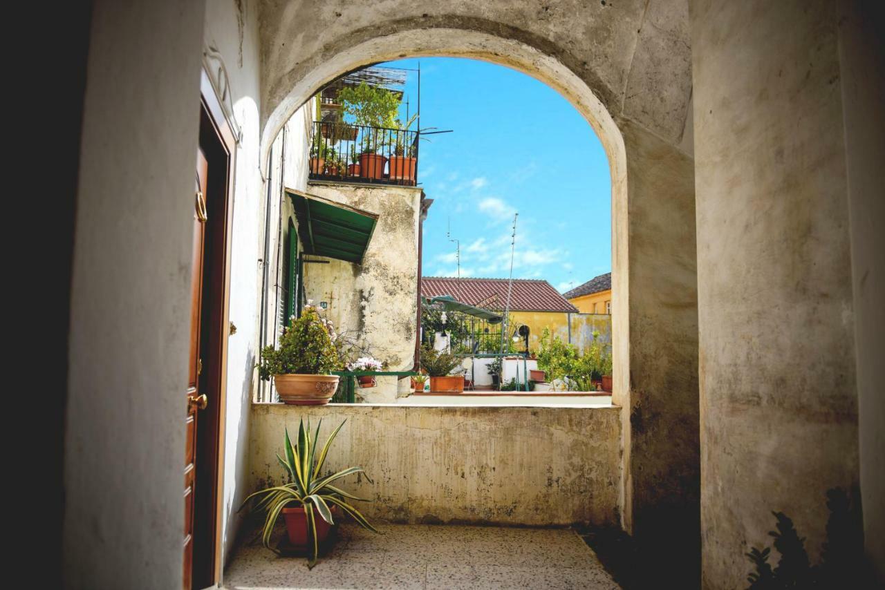 Elegant B&B - Il Vicolo Storico Salerno Eksteriør billede